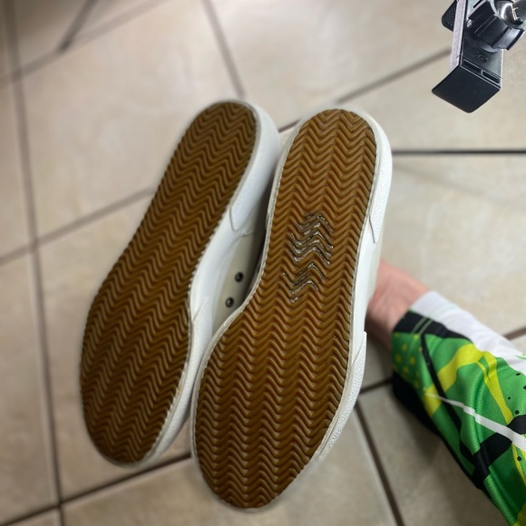 Vintage 1999 GTS womans nikes white MINT - Picture 6 of 8